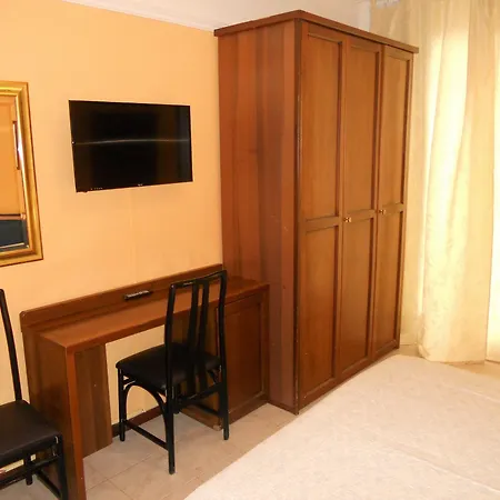 Salus Hotel 3*