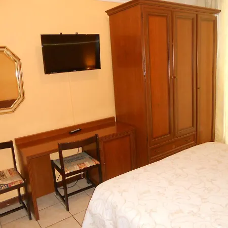 Salus Hotel 3*