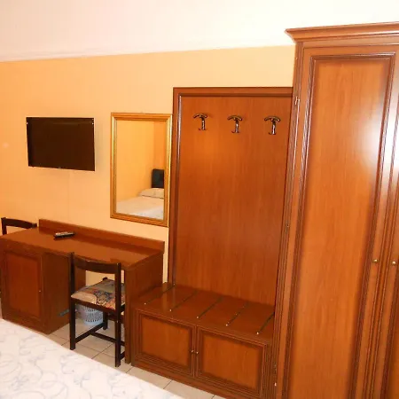 Salus Hotel 3*