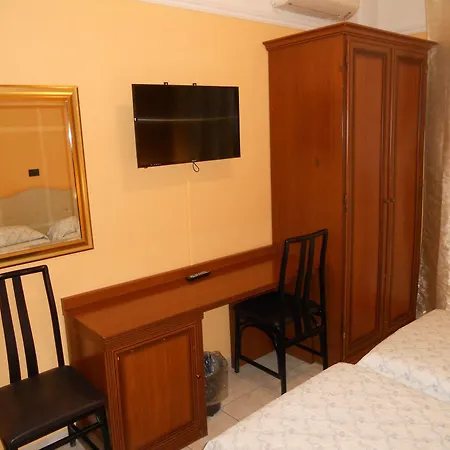 Salus Hotel 3*