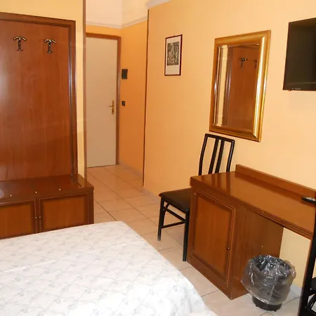 Salus Hotel 3*