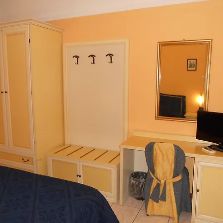 Salus Hotel