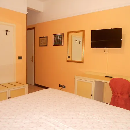 Salus Hotel 3*