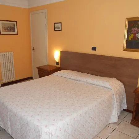 Salus Hotel 3*