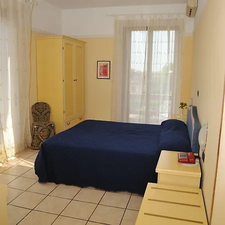 Salus Hotel 3*