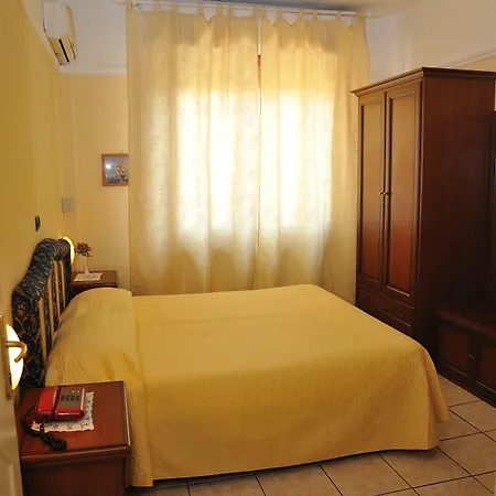 Salus Hotel