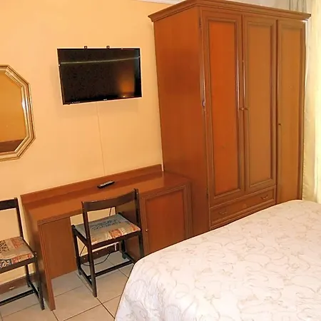 Salus Hotel