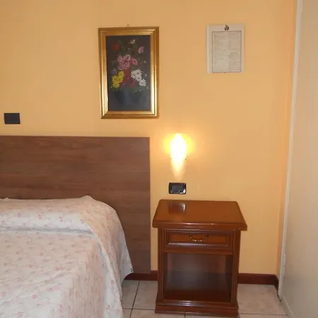 Отель Salus 3*